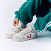 184_veja-baskets-small-v-90-cuir-biologique-blanc-SX2020635_4.jpg